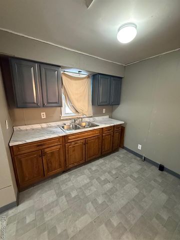 1306 E Humphrey Avenue, Flint, MI 48505