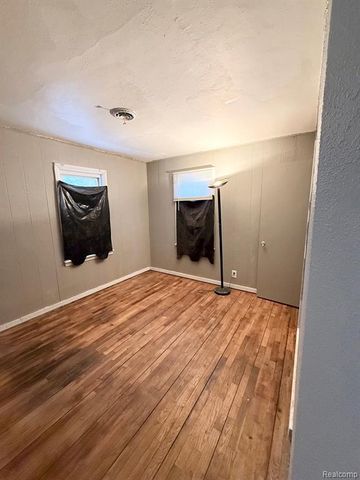 1306 E Humphrey Avenue, Flint, MI 48505