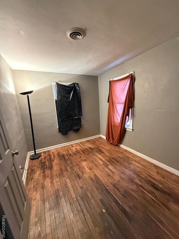 1306 E Humphrey Avenue, Flint, MI 48505