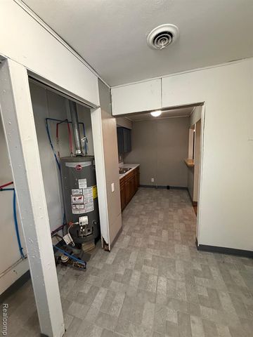 1306 E Humphrey Avenue, Flint, MI 48505