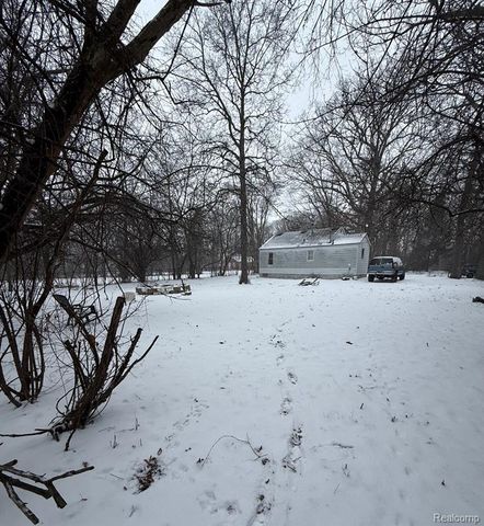 1306 E Humphrey Avenue, Flint, MI 48505