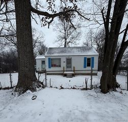 1306 E Humphrey Avenue, Flint, MI 48505
