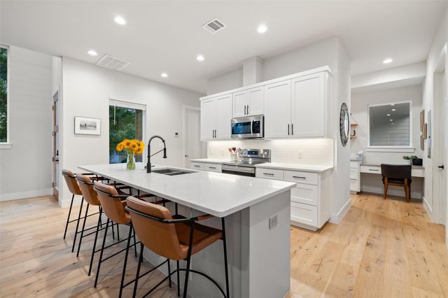 22218 Briarcliff DR, Spicewood, TX 78669