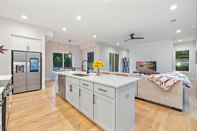 22218 Briarcliff DR, Spicewood, TX 78669