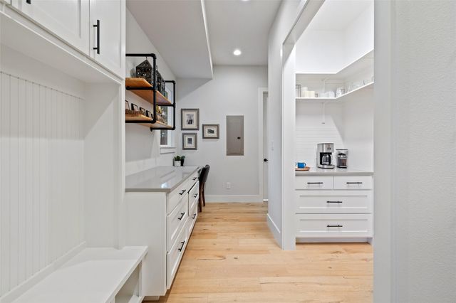 22218 Briarcliff DR, Spicewood, TX 78669