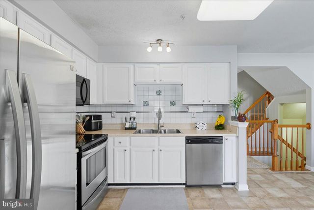 5213 CASTLESTONE DR, Baltimore, MD 21237