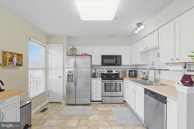 5213 CASTLESTONE DR, Baltimore, MD 21237