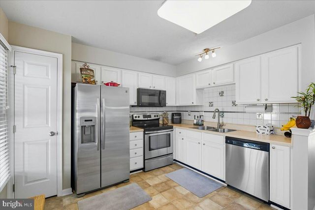 5213 CASTLESTONE DR, Baltimore, MD 21237