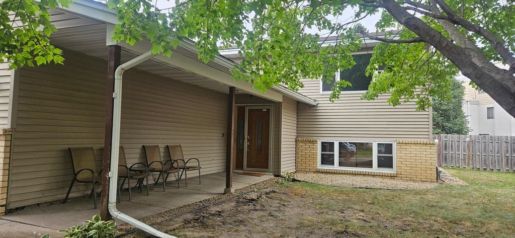 7040 71st Avenue N, Brooklyn Park, MN 55428 — exterior