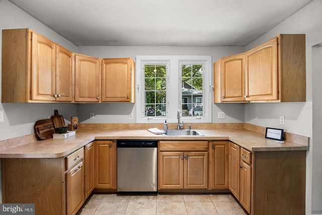7 LAKE SHORE DR, Collingswood, NJ 08108