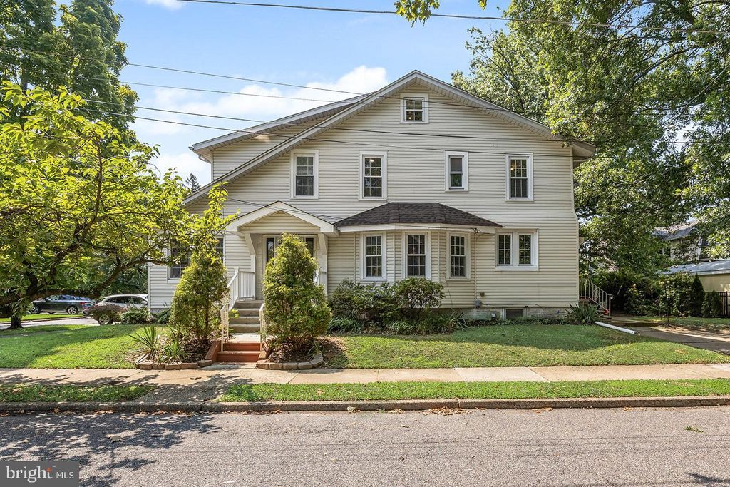7 LAKE SHORE DR, Collingswood, NJ 08108