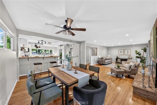 22817 Burbank Boulevard, Woodland Hills, CA 91367