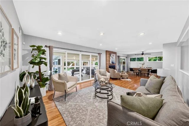 22817 Burbank Boulevard, Woodland Hills, CA 91367