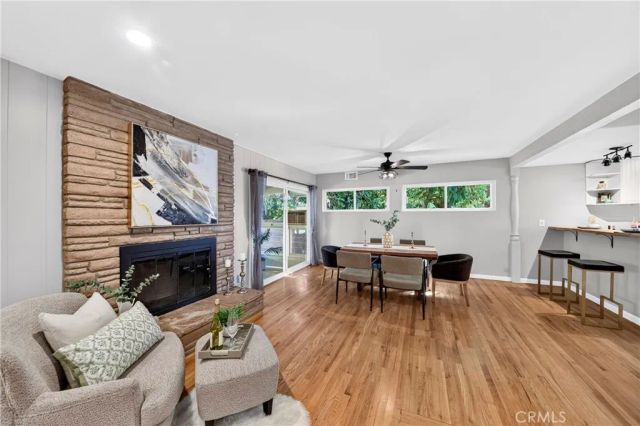 22817 Burbank Boulevard, Woodland Hills, CA 91367