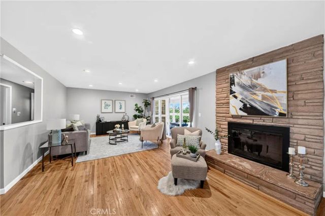 22817 Burbank Boulevard, Woodland Hills, CA 91367