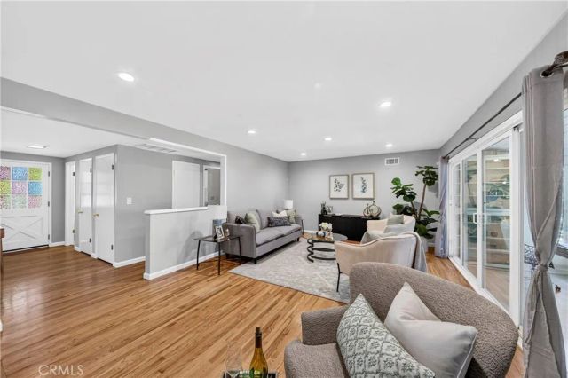 22817 Burbank Boulevard, Woodland Hills, CA 91367
