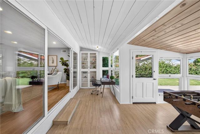 22817 Burbank Boulevard, Woodland Hills, CA 91367