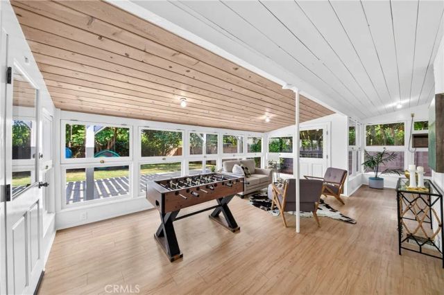 22817 Burbank Boulevard, Woodland Hills, CA 91367