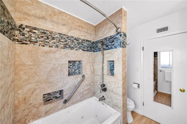 22817 Burbank Boulevard, Woodland Hills, CA 91367