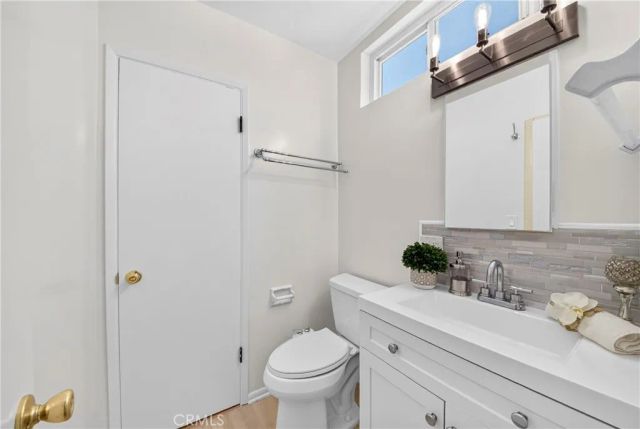 22817 Burbank Boulevard, Woodland Hills, CA 91367