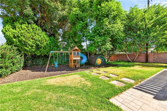 22817 Burbank Boulevard, Woodland Hills, CA 91367