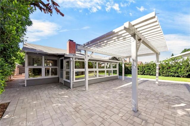 22817 Burbank Boulevard, Woodland Hills, CA 91367