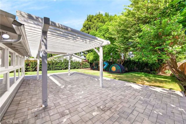 22817 Burbank Boulevard, Woodland Hills, CA 91367