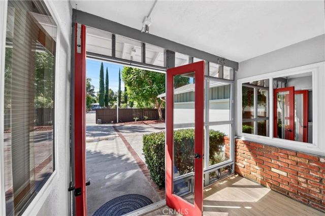 22817 Burbank Boulevard, Woodland Hills, CA 91367