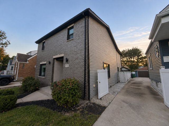 8736 S Richmond Avenue, Evergreen Park, IL 60805
