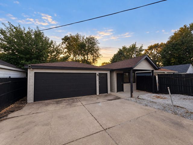 8736 S Richmond Avenue, Evergreen Park, IL 60805