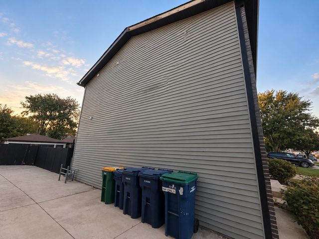 8736 S Richmond Avenue, Evergreen Park, IL 60805