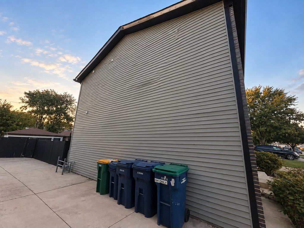 8736 S Richmond Avenue, Evergreen Park, IL 60805 — photo 3