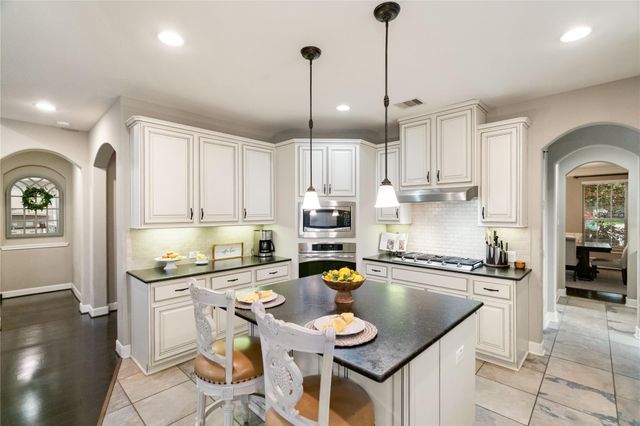 13851 Oak Fair Bend, Cypress, TX 77429