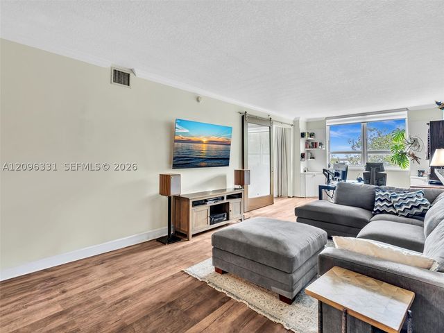 2000 N Bayshore Dr 220, Miami, FL 33137