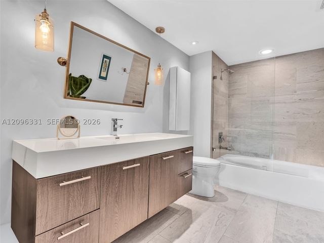 2000 N Bayshore Dr 220, Miami, FL 33137