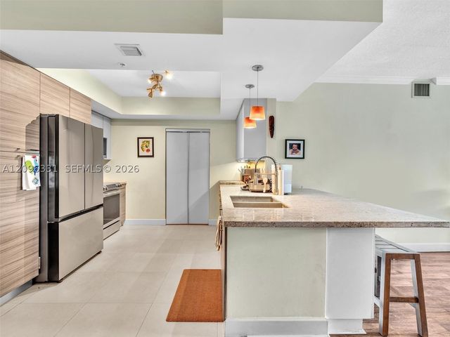 2000 N Bayshore Dr 220, Miami, FL 33137
