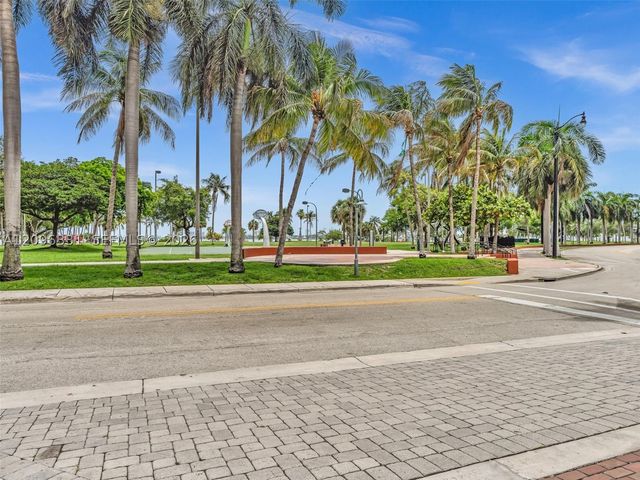 2000 N Bayshore Dr 220, Miami, FL 33137