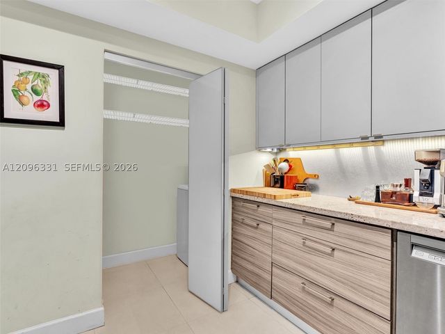 2000 N Bayshore Dr 220, Miami, FL 33137