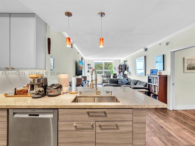 2000 N Bayshore Dr 220, Miami, FL 33137