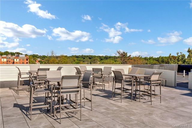 8 Boulevard W Penthouse 1, Pelham, NY 10803