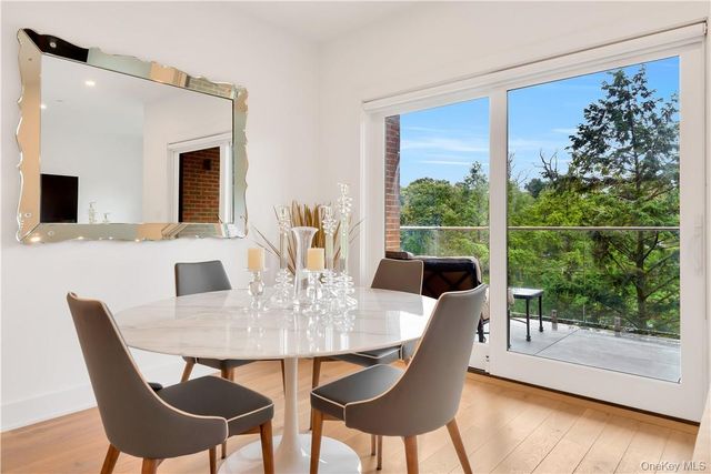 8 Boulevard W Penthouse 1, Pelham, NY 10803