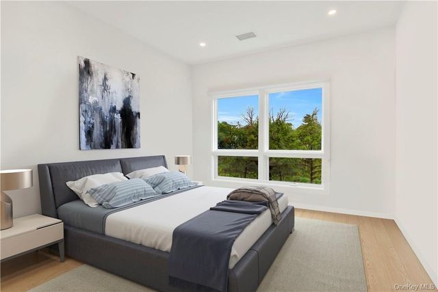8 Boulevard W Penthouse 1, Pelham, NY 10803