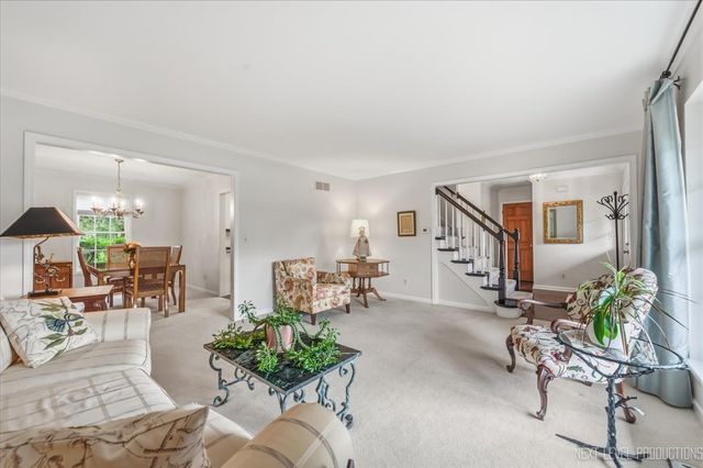 1841 Williamsburg Avenue, Geneva, IL 60134