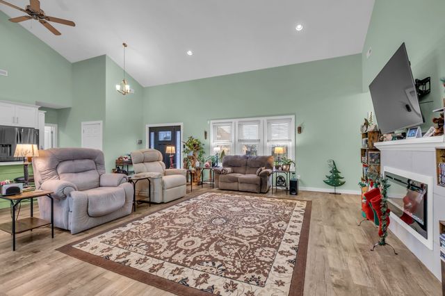 140 Spencer Springs Dr, Gallatin, TN 37066