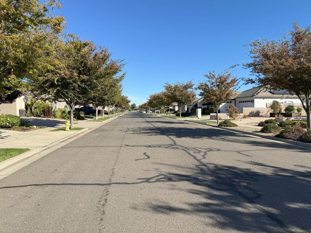 2158 Birmington Dr, Yuba City, CA 95991