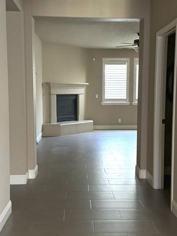 2158 Birmington Dr, Yuba City, CA 95991