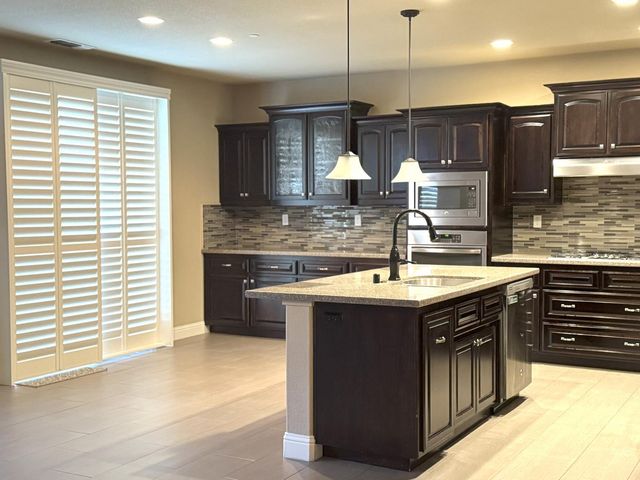 2158 Birmington Dr, Yuba City, CA 95991