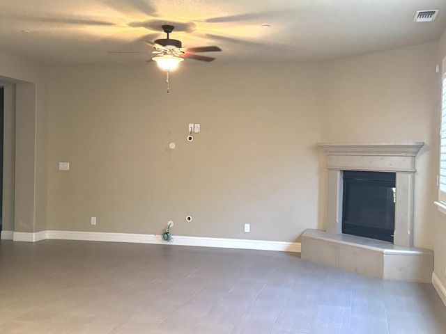 2158 Birmington Dr, Yuba City, CA 95991