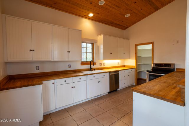 1420 E Meadow View Place, Show Low, AZ 85901