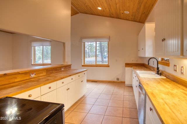 1420 E Meadow View Place, Show Low, AZ 85901